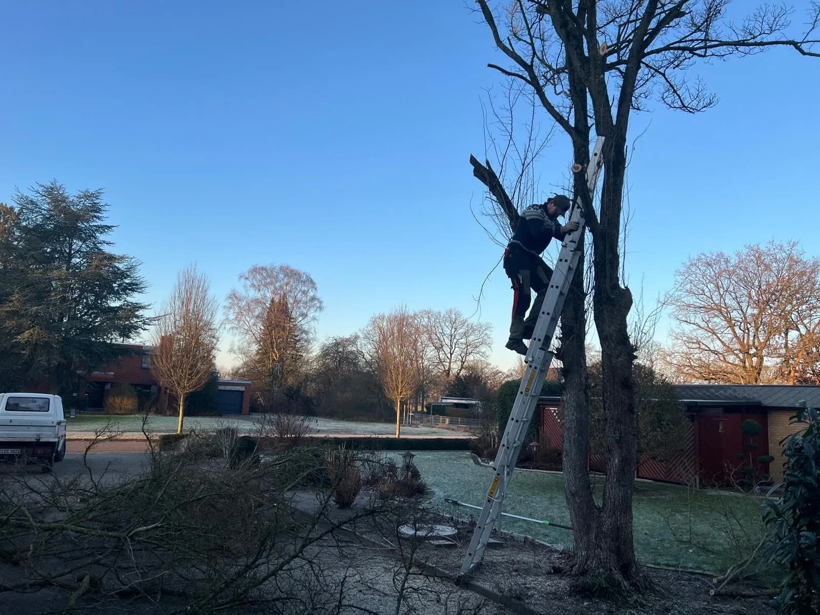 Paul Hermann Paschkewitz bei der Gartenarbeit in Elmshorn